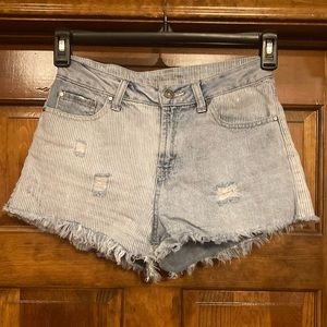 Size 5 (27) Bemore Rewash brand Light Wash Pinstripe Distressed Cutoffs